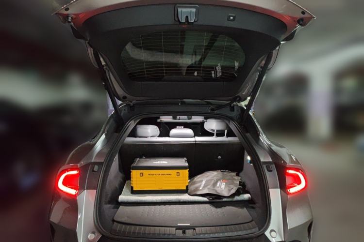 Used Xiaomi Auto YU7 2025 Ultra-Long Range High-Performance All-Wheel-Drive Max Edition Trunk