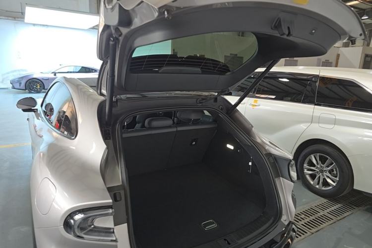 Used Xiaomi Auto YU7 2025 Ultra-Long Range High-Performance All-Wheel-Drive Max Edition Trunk