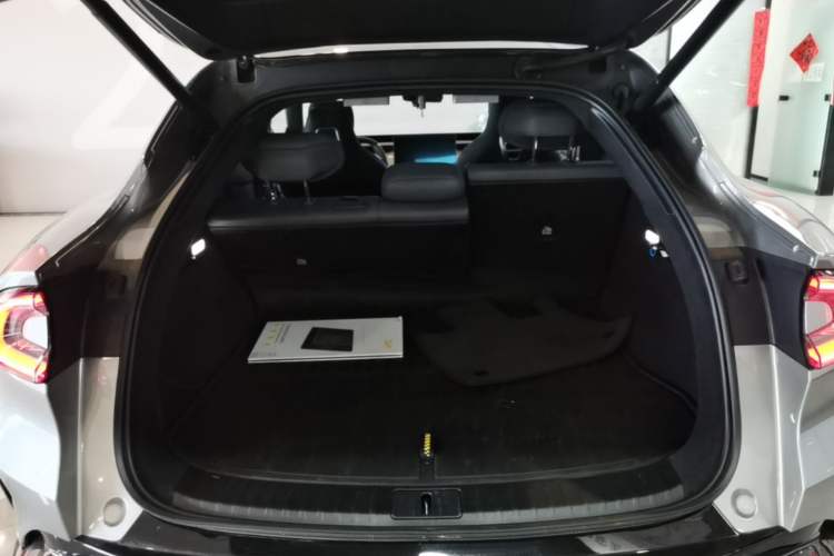 Used Xiaomi Auto YU7 2025 Ultra-Long Range High-Performance All-Wheel-Drive Max Edition Trunk
