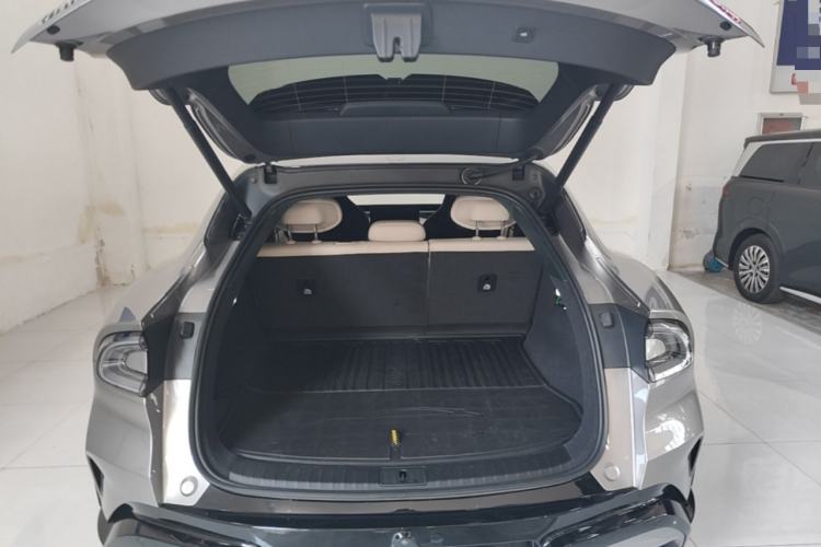 Used Xiaomi Auto YU7 2025 Ultra-Long Range High-Performance All-Wheel-Drive Max Edition Trunk