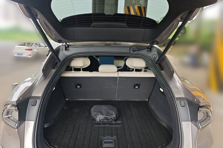 Used Xiaomi Auto YU7 2025 Ultra-Long Range High-Performance All-Wheel-Drive Max Edition Trunk