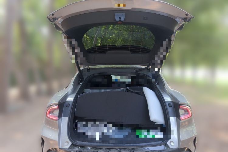 Used Xiaomi Auto YU7 2025 Ultra-Long Range High-Performance All-Wheel-Drive Max Edition Trunk