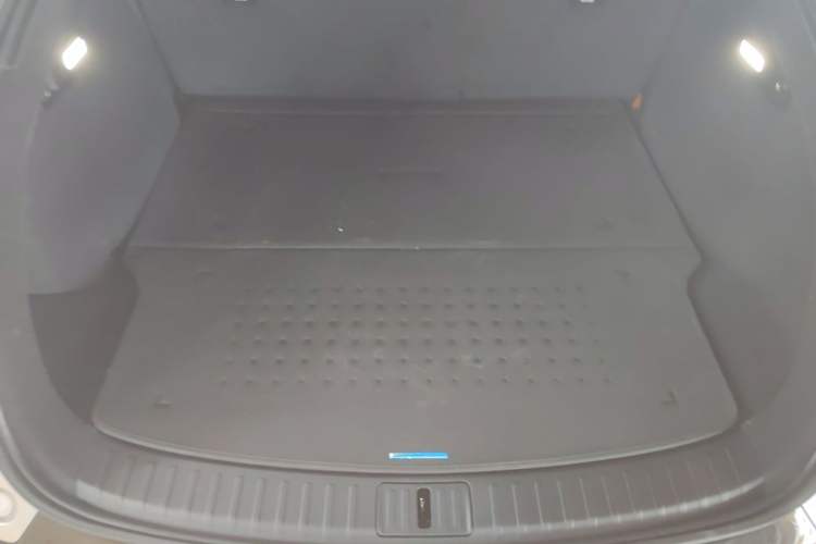 Used Xiaomi Auto YU7 2025 Ultra-Long Range High-Performance All-Wheel-Drive Max Edition Trunk