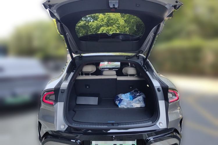 Used Xiaomi Auto YU7 2025 Ultra-Long Range High-Performance All-Wheel-Drive Max Edition Trunk