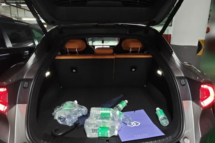 Used Xiaomi Auto YU7 2025 Ultra-Long Range High-Performance All-Wheel-Drive Max Edition Trunk