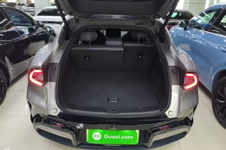 Used Xiaomi Auto YU7 2025 Ultra-Long Range High-Performance All-Wheel-Drive Max Edition Trunk