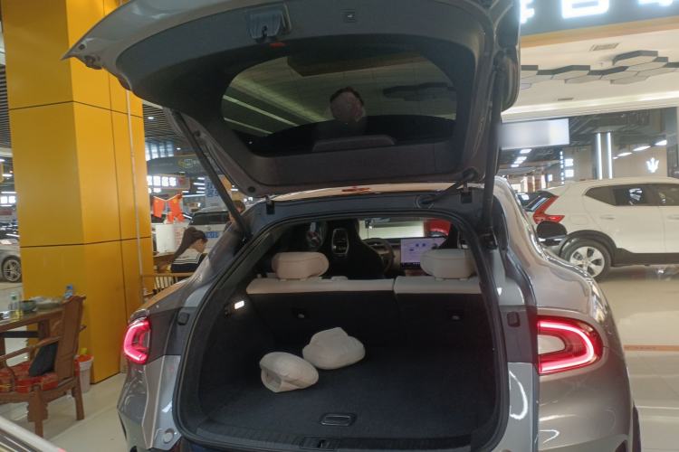 Used Xiaomi Auto YU7 2025 Ultra-Long Range High-Performance All-Wheel-Drive Max Edition Trunk