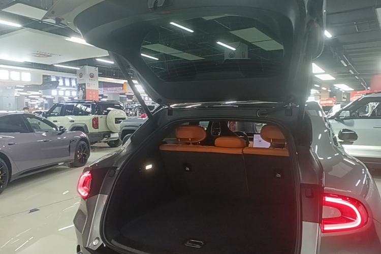 Used Xiaomi Auto YU7 2025 Ultra-Long Range High-Performance All-Wheel-Drive Max Edition Trunk