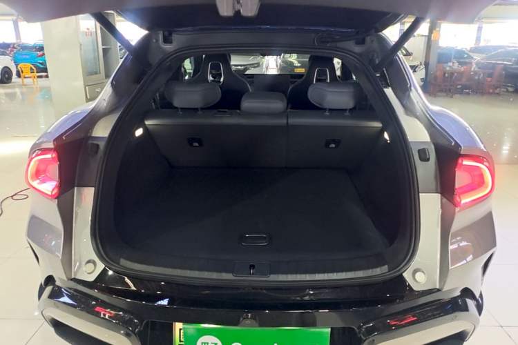 Used Xiaomi Auto YU7 2025 Ultra-Long Range High-Performance All-Wheel-Drive Max Edition Trunk