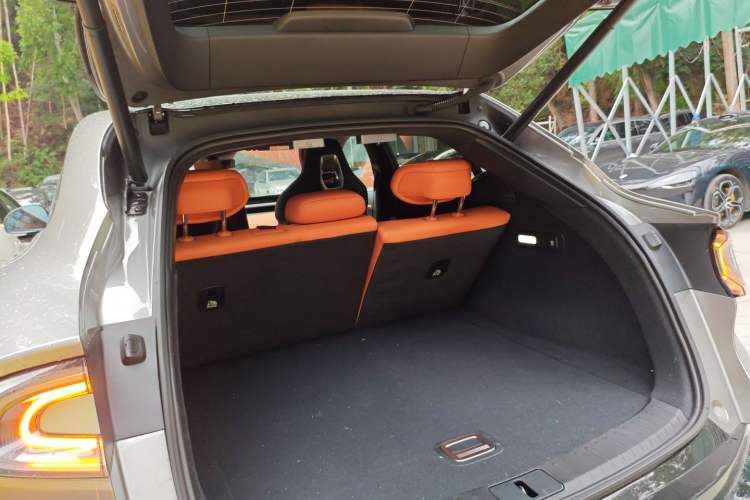 Used Xiaomi Auto YU7 2025 Ultra-Long Range High-Performance All-Wheel-Drive Max Edition Trunk