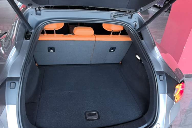 Used Xiaomi Auto YU7 2025 Ultra-Long Range High-Performance All-Wheel-Drive Max Edition Trunk