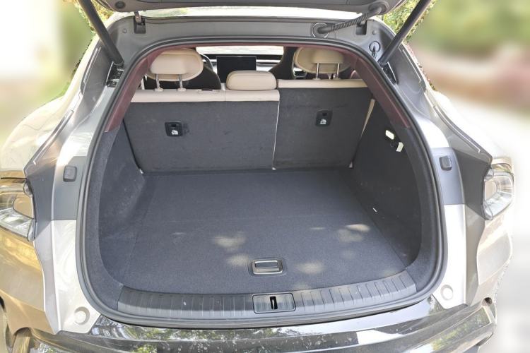 Used Xiaomi Auto YU7 2025 Ultra-Long Range High-Performance All-Wheel-Drive Max Edition Trunk