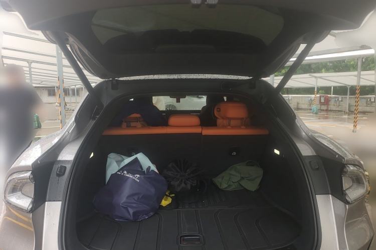 Used Xiaomi Auto YU7 2025 Ultra-Long Range High-Performance All-Wheel-Drive Max Edition Trunk
