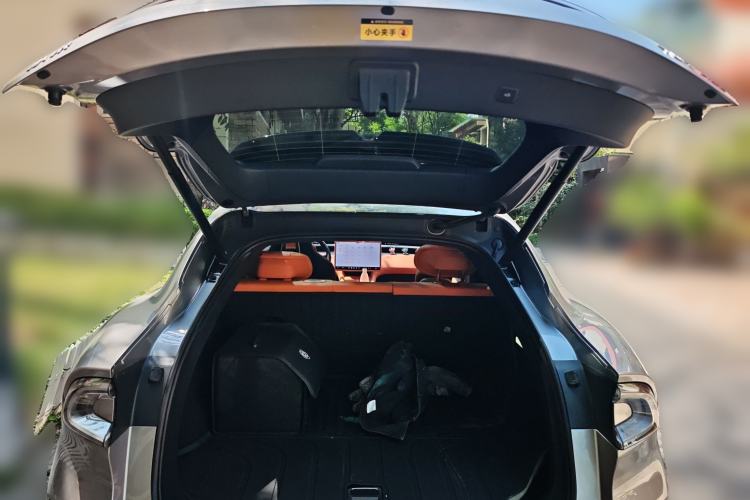 Used Xiaomi Auto YU7 2025 Ultra-Long Range High-Performance All-Wheel-Drive Max Edition Trunk