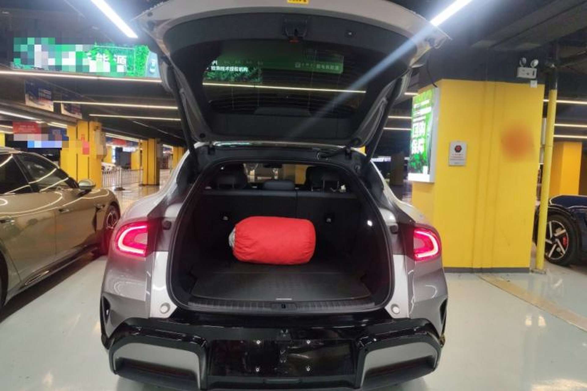 Used Xiaomi Auto YU7 2025 Ultra-Long Range High-Performance All-Wheel-Drive Max Edition Trunk