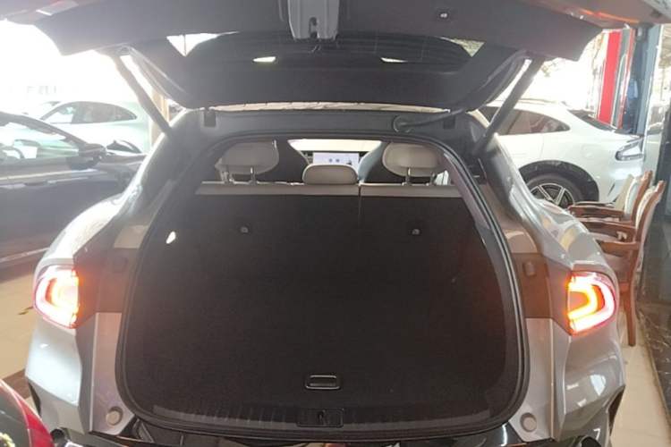 Used Xiaomi Auto YU7 2025 Ultra-Long Range Rear-Wheel Drive Version Trunk