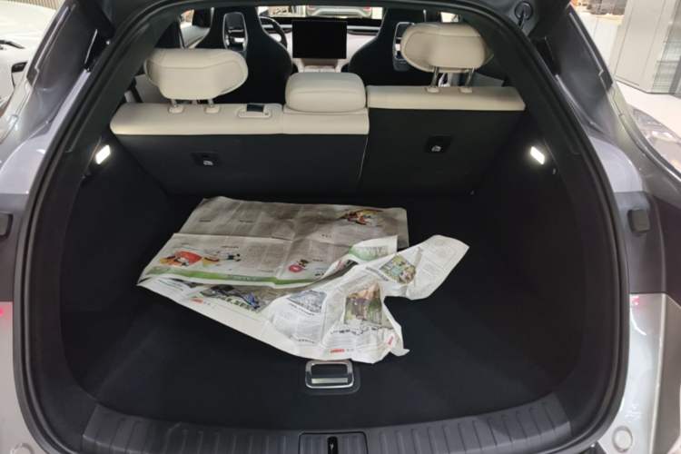 Used Xiaomi Auto YU7 2025 Ultra-Long Range High-Performance All-Wheel-Drive Max Edition Trunk