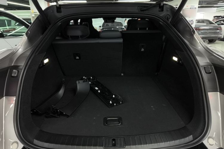 Used Xiaomi Auto YU7 2025 Ultra-Long Range All-Wheel Drive Pro Version Trunk