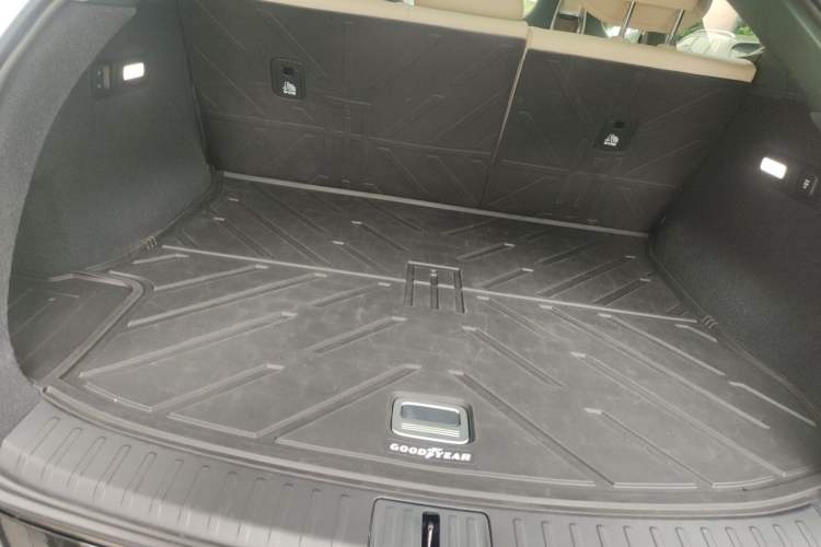 Used Xiaomi Auto YU7 2025 Ultra-Long Range Rear-Wheel Drive Version Trunk