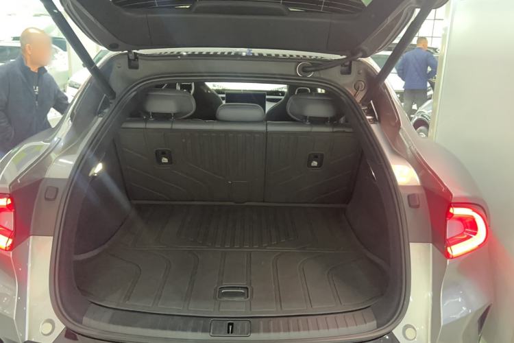Used Xiaomi Auto YU7 2025 Ultra-Long Range Rear-Wheel Drive Version Trunk