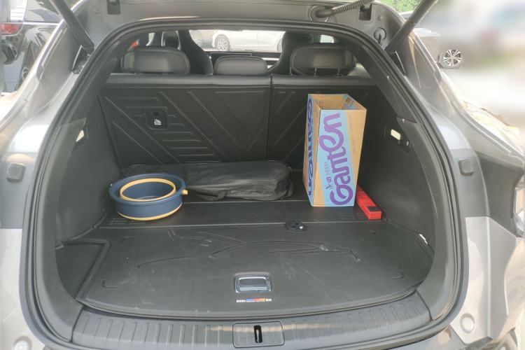 Used Xiaomi Auto YU7 2025 Ultra-Long Range Rear-Wheel Drive Version Trunk