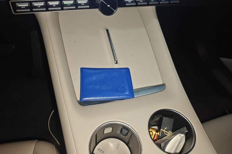 Used Xiaomi Auto YU7 2025 Ultra-Long Range High-Performance All-Wheel-Drive Max Edition Vehicle Key