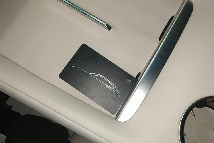 Used Xiaomi Auto YU7 2025 Ultra-Long Range High-Performance All-Wheel-Drive Max Edition Vehicle Key