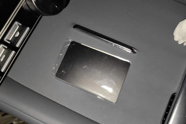 Used Xiaomi Auto YU7 2025 Ultra-Long Range High-Performance All-Wheel-Drive Max Edition Vehicle Key