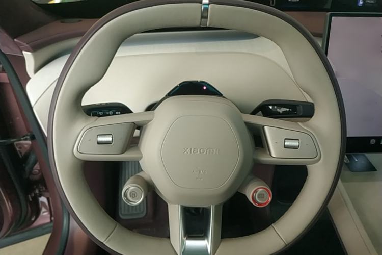 Used Xiaomi Auto YU7 2025 Ultra-Long Range High-Performance All-Wheel-Drive Max Edition Steering Wheel
