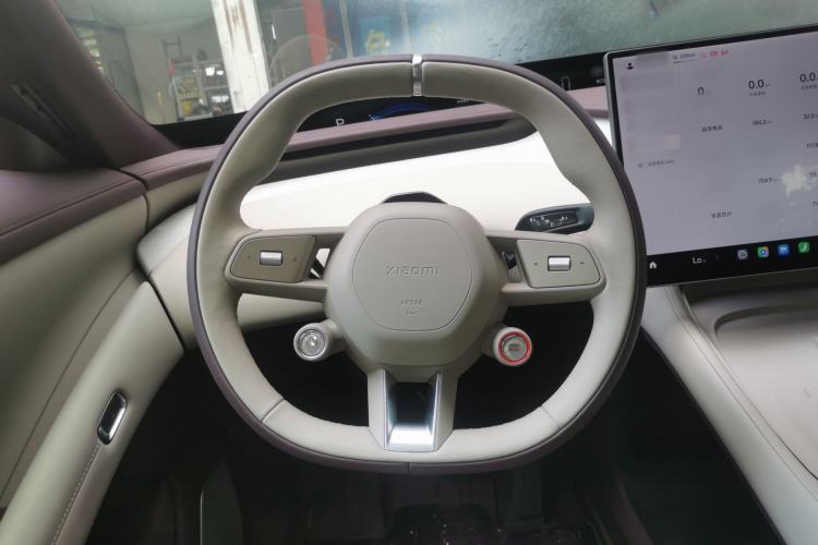 Used Xiaomi Auto YU7 2025 Ultra-Long Range Rear-Wheel Drive Version Steering Wheel