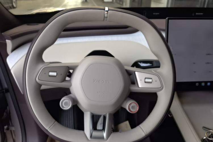 Used Xiaomi Auto YU7 2025 Ultra-Long Range Rear-Wheel Drive Version Steering Wheel