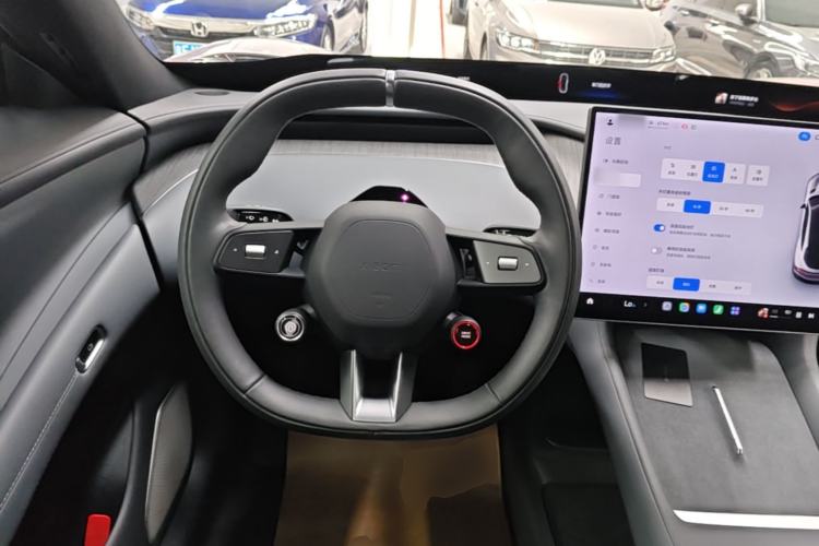 Used Xiaomi Auto YU7 2025 Ultra-Long Range Rear-Wheel Drive Version Steering Wheel