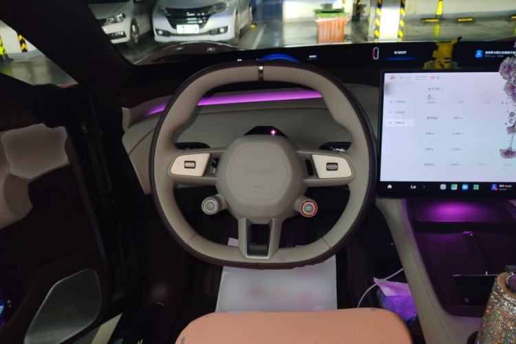 Used Xiaomi Auto YU7 2025 Ultra-Long Range Rear-Wheel Drive Version Steering Wheel