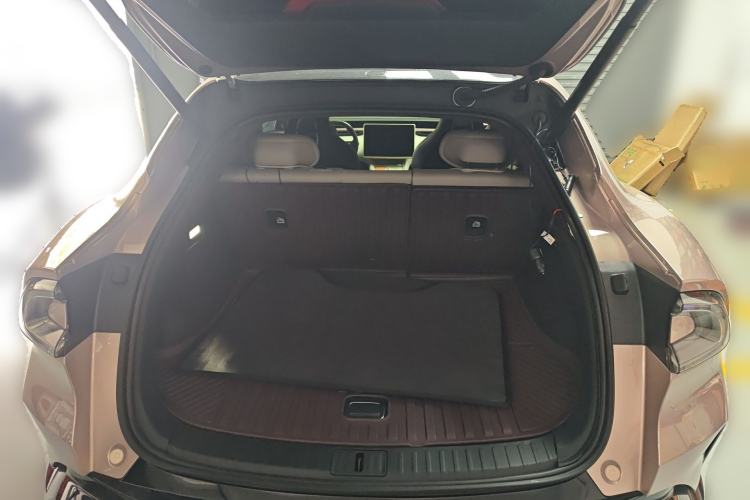 Used Xiaomi Auto YU7 2025 Ultra-Long Range High-Performance All-Wheel-Drive Max Edition Trunk