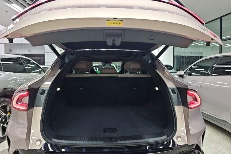 Used Xiaomi Auto YU7 2025 Ultra-Long Range High-Performance All-Wheel-Drive Max Edition Trunk