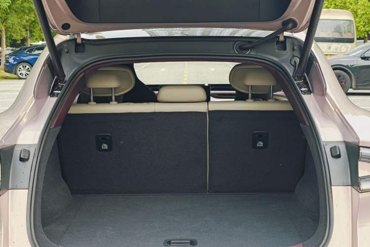 Used Xiaomi Auto YU7 2025 Ultra-Long Range High-Performance All-Wheel-Drive Max Edition Trunk