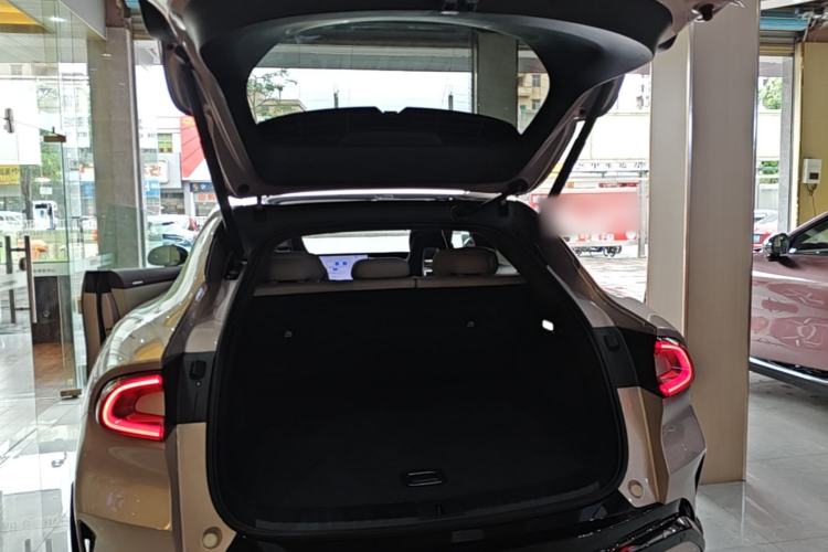 Used Xiaomi Auto YU7 2025 Ultra-Long Range High-Performance All-Wheel-Drive Max Edition Trunk