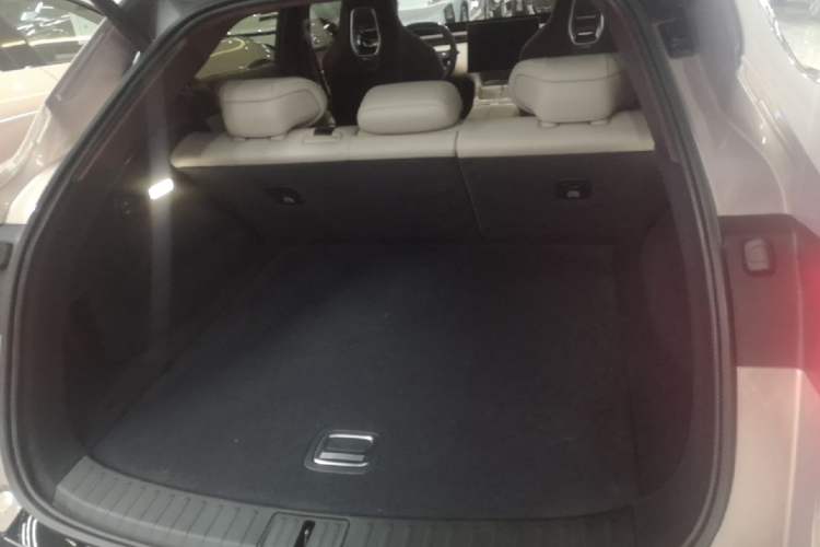 Used Xiaomi Auto YU7 2025 Ultra-Long Range High-Performance All-Wheel-Drive Max Edition Trunk
