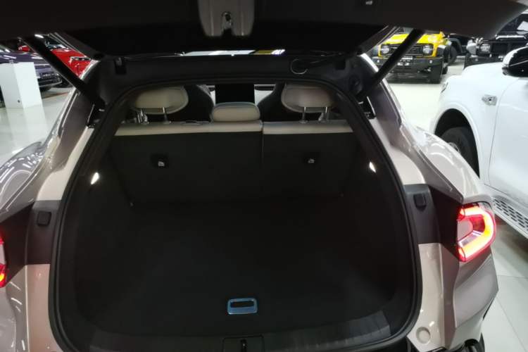 Used Xiaomi Auto YU7 2025 Ultra-Long Range High-Performance All-Wheel-Drive Max Edition Trunk
