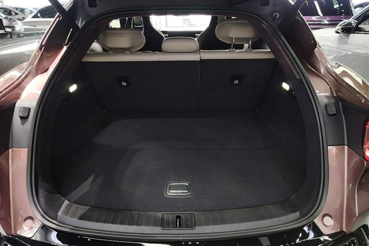 Used Xiaomi Auto YU7 2025 Ultra-Long Range High-Performance All-Wheel-Drive Max Edition Trunk