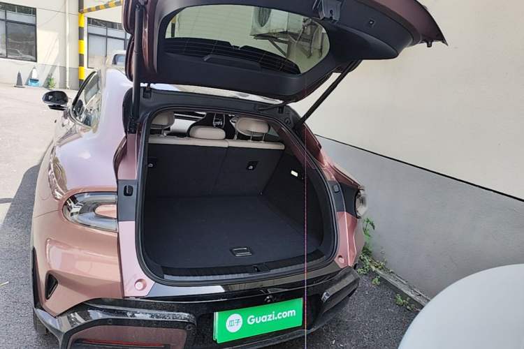 Used Xiaomi Auto YU7 2025 Ultra-Long Range High-Performance All-Wheel-Drive Max Edition Trunk