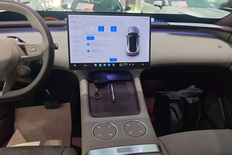 Used Xiaomi Auto YU7 2025 Ultra-Long Range Rear-Wheel Drive Version Audio And AC Panel
