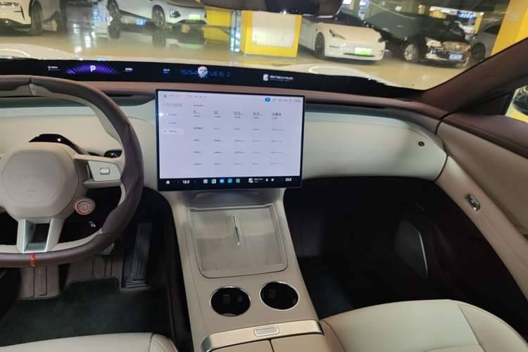 Used Xiaomi Auto YU7 2025 Ultra-Long Range High-Performance All-Wheel-Drive Max Edition Audio And AC Panel