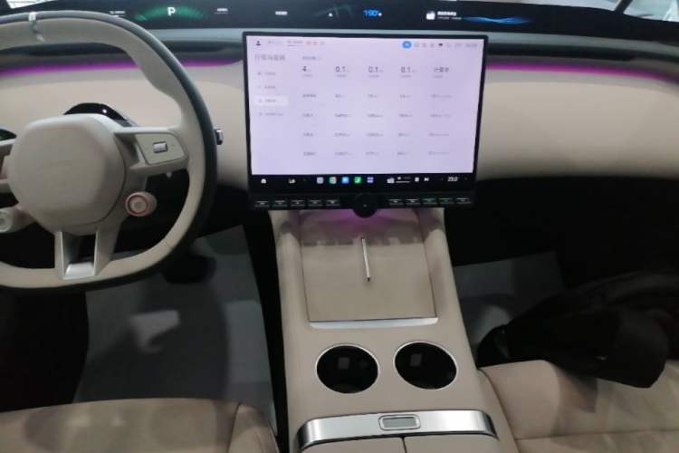 Used Xiaomi Auto YU7 2025 Ultra-Long Range High-Performance All-Wheel-Drive Max Edition Audio And AC Panel