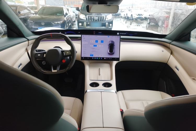 Used Xiaomi Auto YU7 2025 Ultra-Long Range High-Performance All-Wheel-Drive Max Edition Center Console