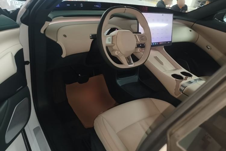 Used Xiaomi Auto YU7 2025 Ultra-Long Range High-Performance All-Wheel-Drive Max Edition Center Console