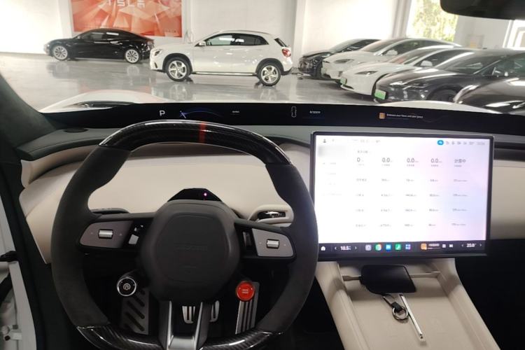 Used Xiaomi Auto YU7 2025 Ultra-Long Range High-Performance All-Wheel-Drive Max Edition Center Console