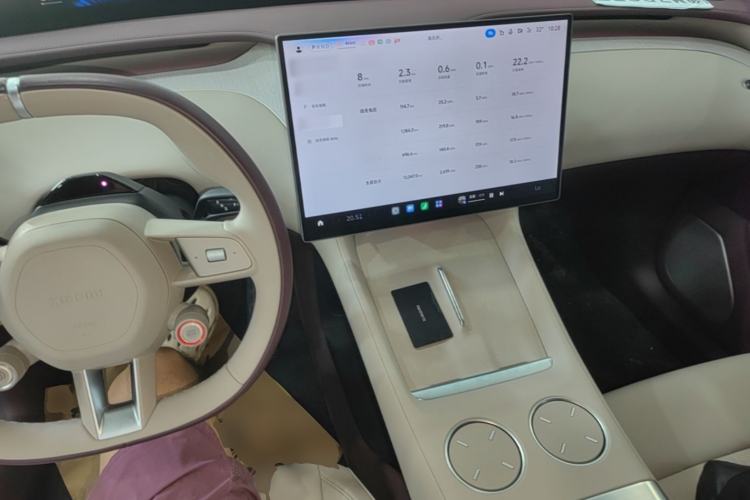 Used Xiaomi Auto YU7 2025 Ultra-Long Range Rear-Wheel Drive Version Center Console