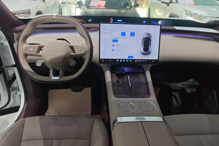 Used Xiaomi Auto YU7 2025 Ultra-Long Range Rear-Wheel Drive Version Center Console