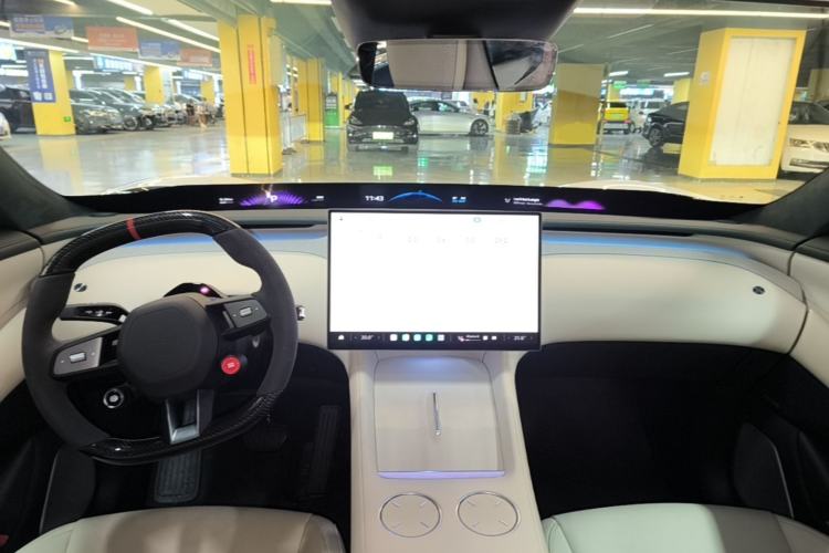 Used Xiaomi Auto YU7 2025 Ultra-Long Range High-Performance All-Wheel-Drive Max Edition Center Console